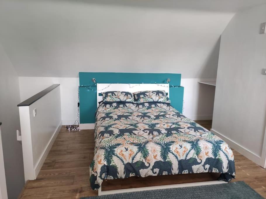 The Old Bar In Wiltshire - 1 Bedroom Guesthouse كيبنهام المظهر الخارجي الصورة